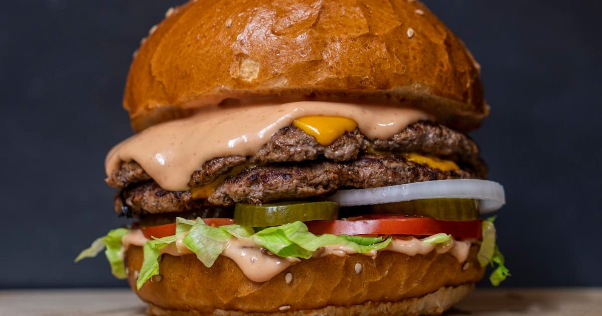 Professional burger photo optimised for delivery app grid with neutral background